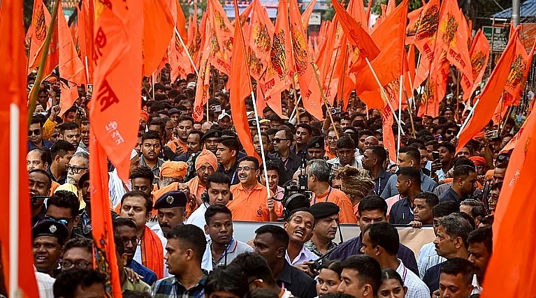 सुवेंदु के भगवा सम्मान मार्च से तीखा हुआ लेफ्ट और आनंदबाजार के साथ बीजेपी का टकराव