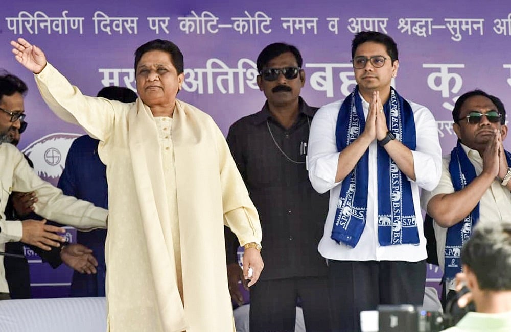 आकाश आनंद को एक और मौका दे सकती हैं मायावती, बोलीं- अशोक सिद्धार्थ राजनीति से संन्यास लें, तो हो सकता है विचार