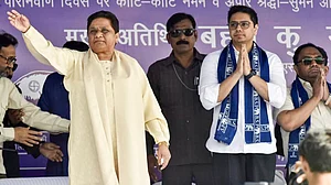 आकाश आनंद को एक और मौका दे सकती हैं मायावती, बोलीं- अशोक सिद्धार्थ राजनीति से संन्यास लें, तो हो सकता है विचार