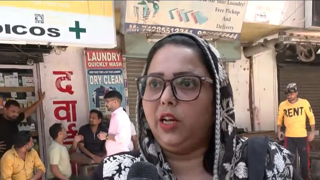 सत्य निकेतन हादसा: इमारत गिरने के बाद स्थानीय लोगों में आक्रोश, एमसीडी अधिकारियों पर लगाए गंभीर आरोप