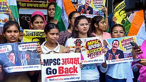 पुणे में एमपीएससी पेपर लीक विवाद के बीच एक छात्र ने की आत्महत्या, उम्मीदवारों में फैला आक्रोश