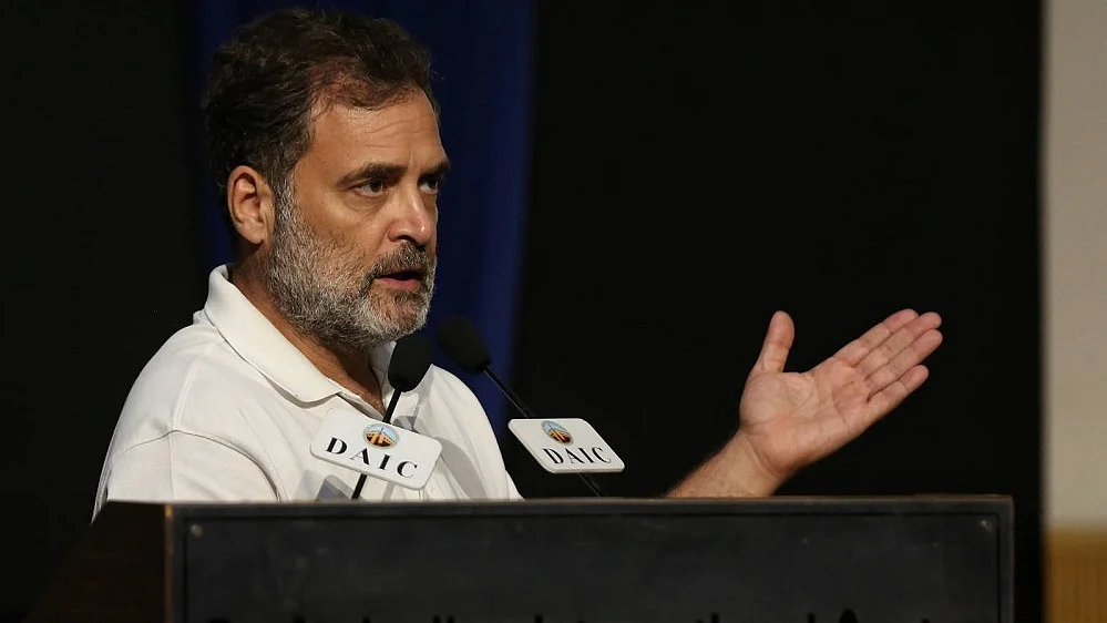 राहुल गांधी ने मणिपुरी संगीतकार को दी श्रद्धांजलि (फोटोः विपिन)