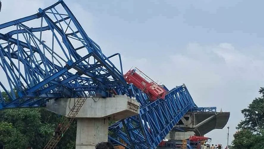 बिहार में निर्माणाधीन पुल का लॉन्चर गिरा, सात मजदूर घायल, तेजस्वी ने सरकार पर साधा निशाना