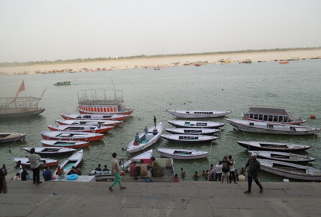 वाराणसी में गंगा अब आस्था नहीं बल्कि व्यापार है