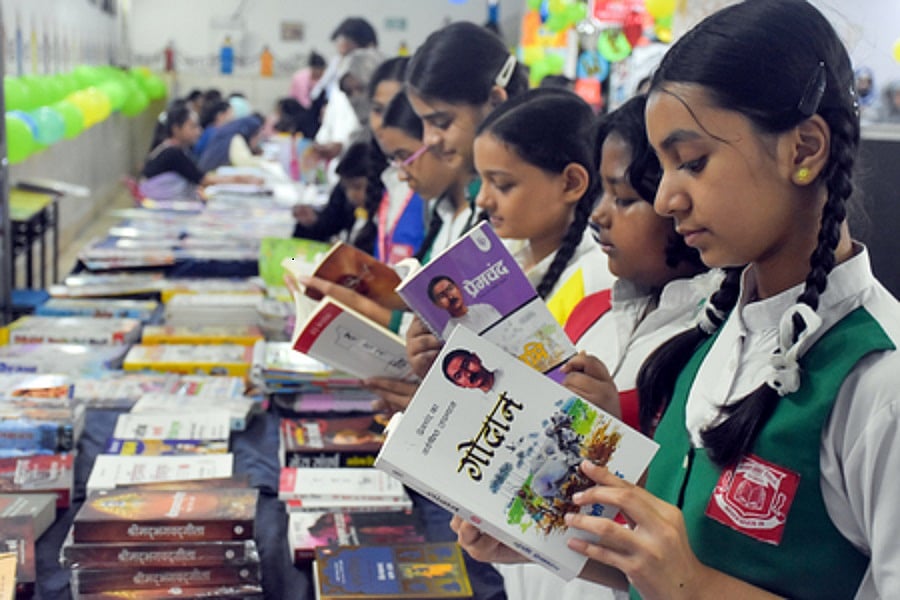 हिंदी दिवसः बदलते दौर के साथ बदलने वाली 'हिंदी', आज 'उर्मिला-विषयक उदासीनता' की शिकार क्यों?