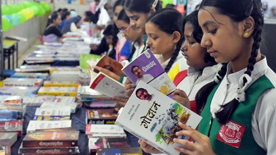 हिंदी दिवसः बदलते दौर के साथ बदलने वाली 'हिंदी', आज 'उर्मिला-विषयक उदासीनता' की शिकार क्यों?