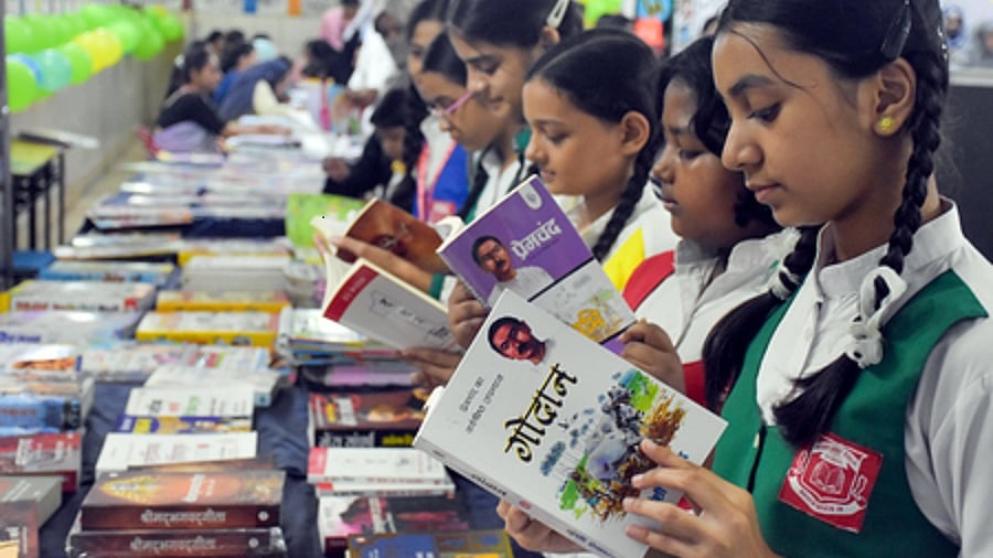 हिंदी दिवसः बदलते दौर के साथ बदलने वाली 'हिंदी', आज 'उर्मिला-विषयक उदासीनता' की शिकार क्यों?