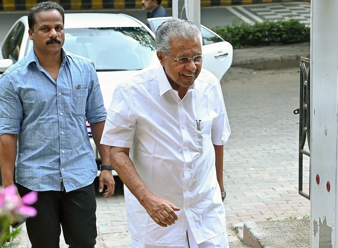 केरल चुनाव में हार पर CPM की बैठक में विजयन की कार्यशैली पर उठे सवाल, राज्य नेतृत्व पर भी लगे गंभीर आरोप