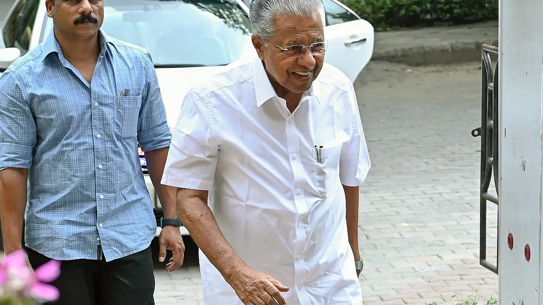 केरल चुनाव में हार पर CPM की बैठक में विजयन की कार्यशैली पर उठे सवाल, राज्य नेतृत्व पर भी लगे गंभीर आरोप