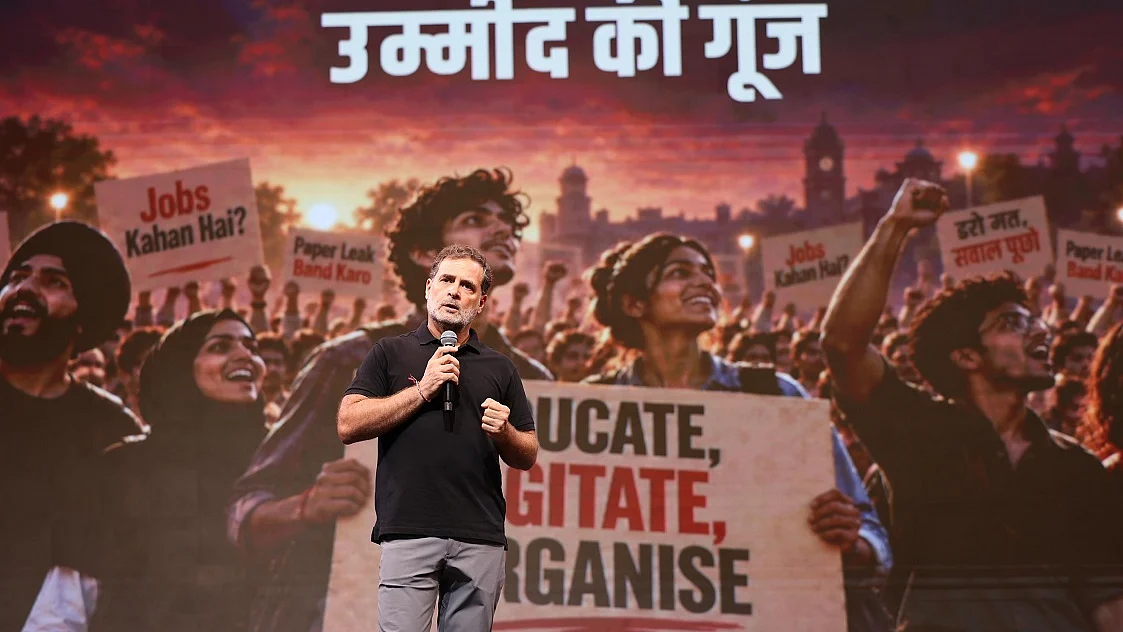 छात्रों की गूंजः इंदौर में राहुल गांधी बोले- इस सिस्टम को छात्र नहीं, अंधभक्त चाहिए, क्योंकि छात्र सवाल पूछता है
