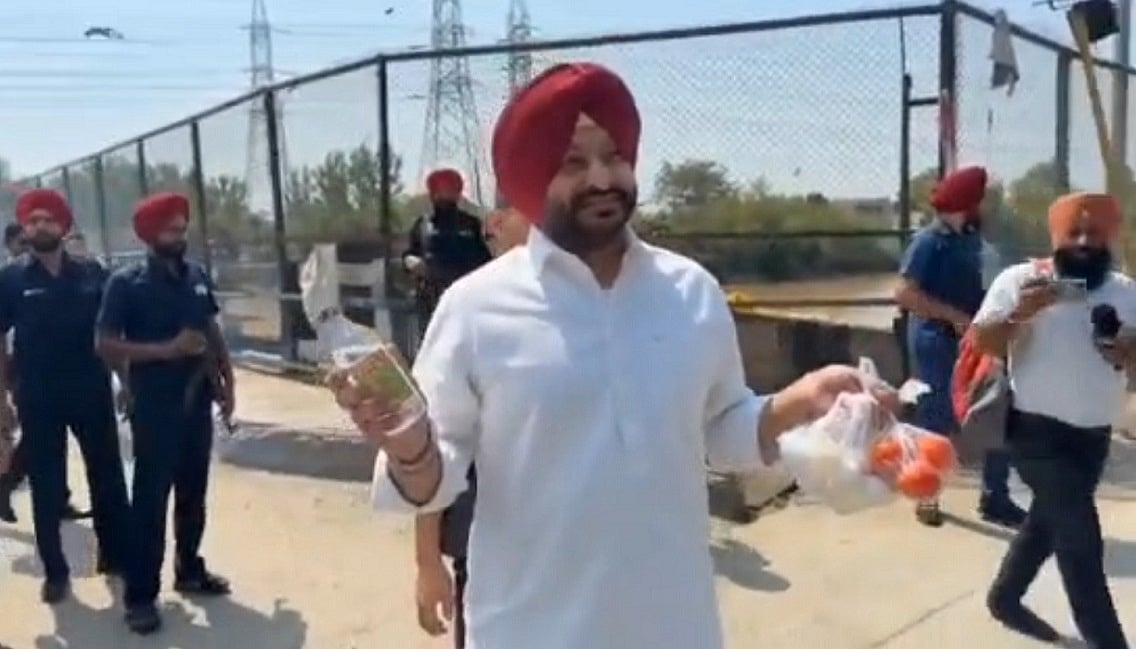 पंजाबः भगवंत मान के काफिले के सामने अंडे-टमाटर लेकर पहुंचे रवनीत बिट्टू, पुलिस ने हिरासत में लिया