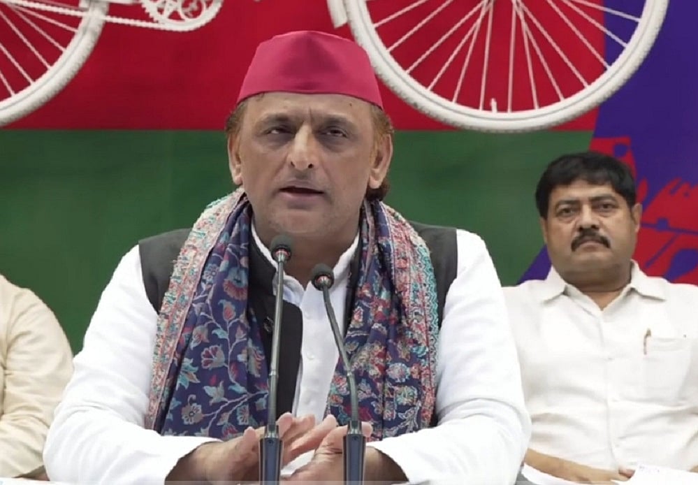 चुनाव आयोग विवाद पर अखिलेश बोले- निष्पक्ष चुनाव पर उठे गंभीर सवाल, आखिर आयोग किसके इशारे पर कर रहा काम