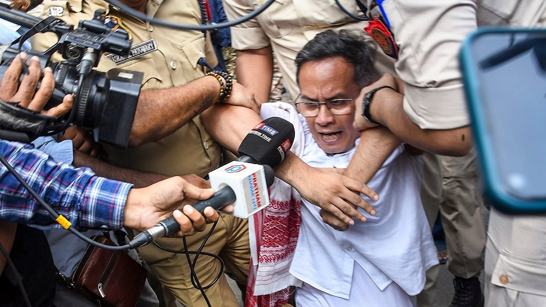 असम में ज्ञानेश कुमार के खिलाफ कांग्रेस का जोरदार प्रदर्शन, गौरव गोगोई समेत कई नेता हिरासत में लिए गए