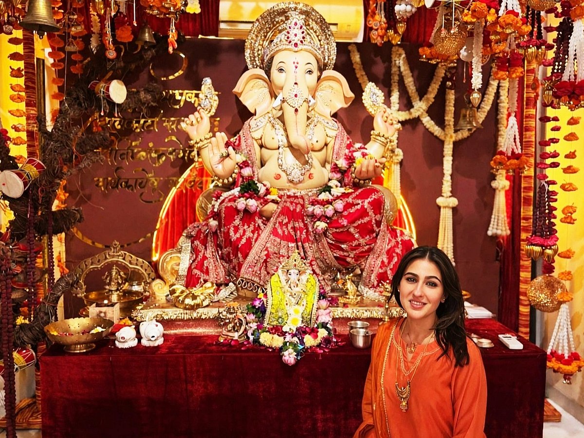 सिनेजीवन: बप्पा के दर्शन करने पहुंचीं सारा अली खान और 'लव एंड वॉर' में आलिया भट्ट का ग्लैमरस अवतार