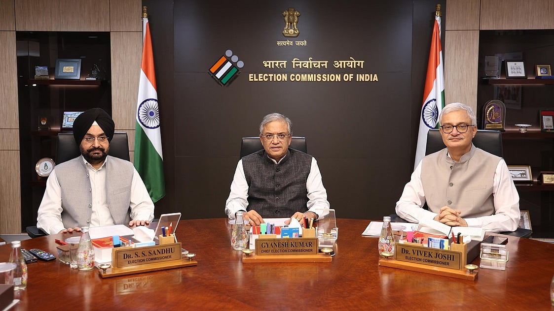 गंभीर आरोपों के बीच चुनाव आयोग की बड़ी बैठक, ज्ञानेश कुमार और दोनों चुनाव आयुक्त हुए शामिल, लिए कई अहम फैसले