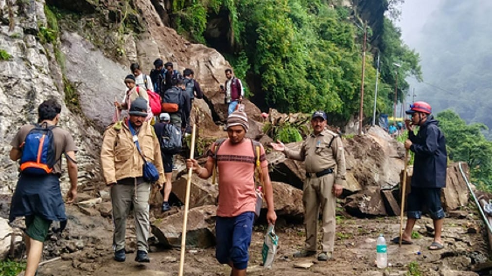 उत्तराखंड में भारी बारिश का रेड अलर्ट, केदारनाथ यात्रा 27 सितंबर तक स्थगित, प्रशासन ने जारी किए निर्देश