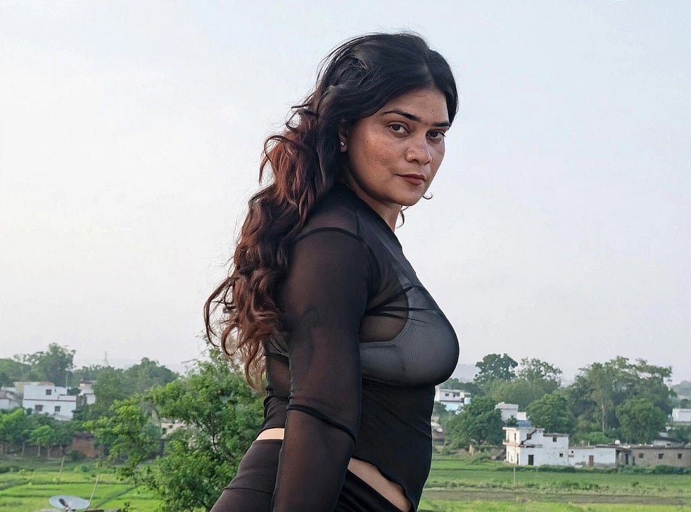 'मिस प्रिटी इंडिया' रह चुकी निधि तिवारी की संदिग्ध हालत में मौत और परिणीति बनेंगी फील्ड रिपोर्टर