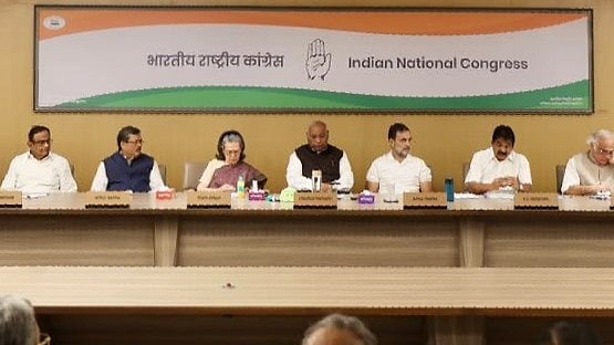 'PM ने CEC ज्ञानेश कुमार पर दबाव डाला', खड़गे ने मोदी से मांगा इस्तीफा, चुनाव आयोग के सामने रखी पांच मांगे (फोटो: @kharge)