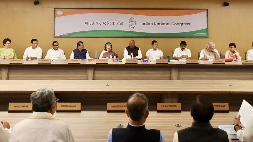 'PM ने CEC ज्ञानेश कुमार पर दबाव डाला', खड़गे ने मोदी से मांगा इस्तीफा, चुनाव आयोग के सामने रखी पांच मांगे (फोटो: @kharge)
