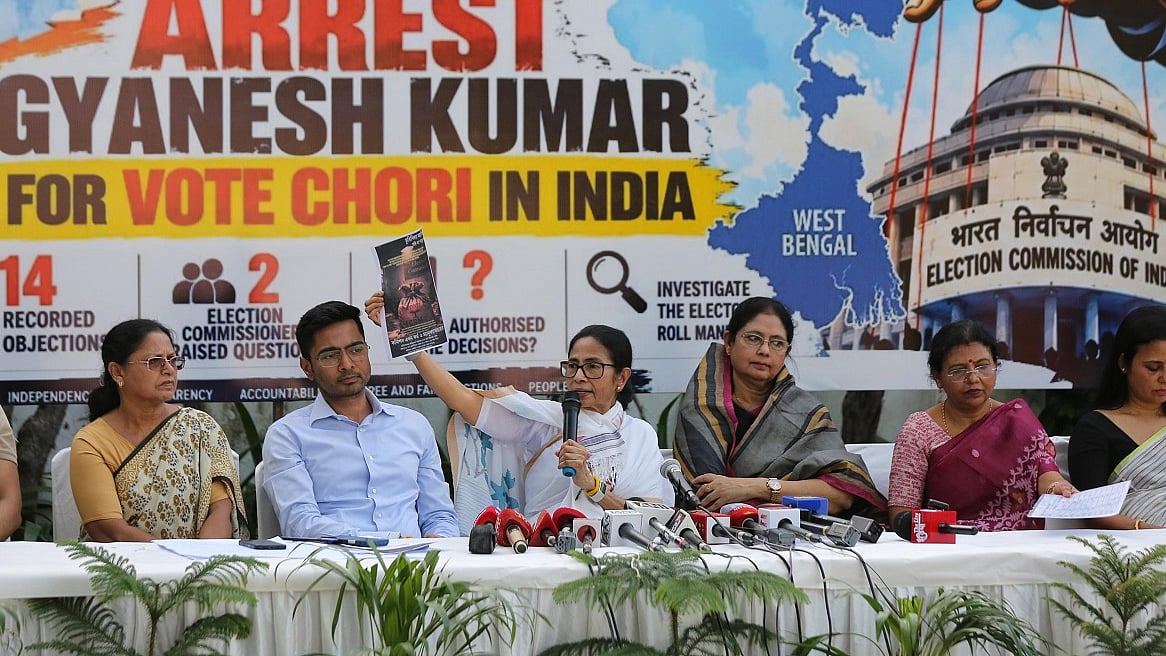 ममता बनर्जी ने ज्ञानेश कुमार पर साधा निशाना, बोलीं- चिन्हित करके काटे गए वोट, जनता माफ नहीं करेगी (फोटोः विपिन)