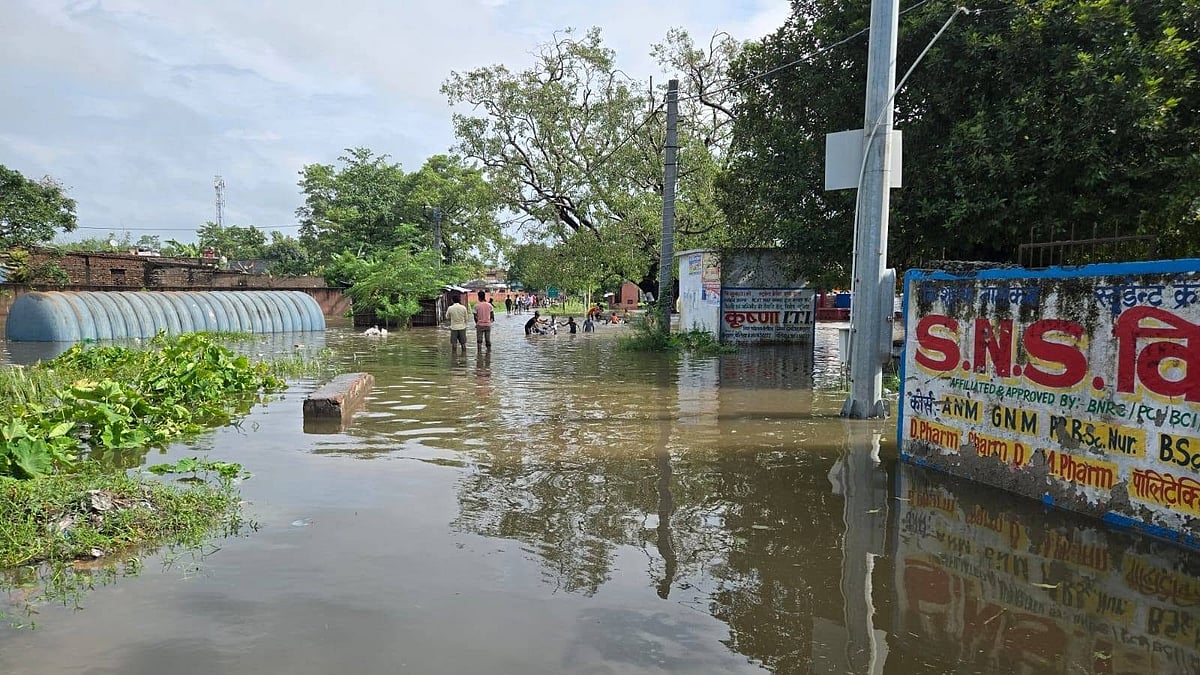 बिहार में बाढ़: खोखले दावों के बीच चंपारण में लोगों का फूटा गुस्सा, 'हर साल डूबते आशियानों का जवाब कौन देगा?