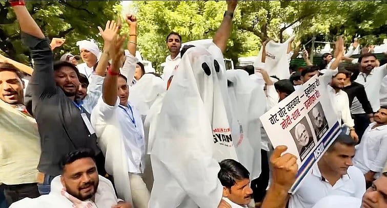 चुनवा आयोग के खिलाफ दिल्ली में युवा कांग्रेस का विरोध प्रदर्शन