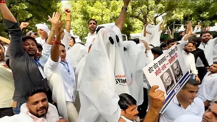 चुनवा आयोग के खिलाफ दिल्ली में युवा कांग्रेस का विरोध प्रदर्शन
