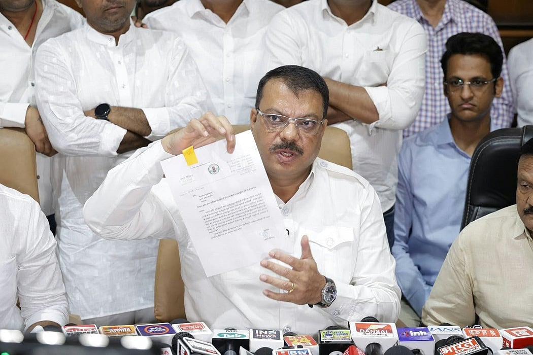 इंदौर जल संकट: गायब दस्तावेजों और प्रशासनिक देरी को लेकर कांग्रेस ने उठाए सवाल, सरकार से जवाबदेही की मांग की