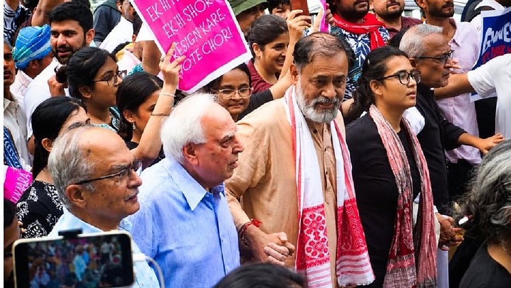 ज्ञानेश कुमार के खिलाफ फिर जंतर-मंतर पर जुटे लोग, वकीलों और छात्रों ने मांगा इस्तीफा, पुलिस ने हिरासत में लिया