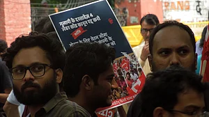 मानसिक विकारों से ग्रस्त लोग सत्ता पर काबिज, जनता को केवल गुमराह नहीं कर रहे, बल्कि मानसिक रोगी बना रहे हैं