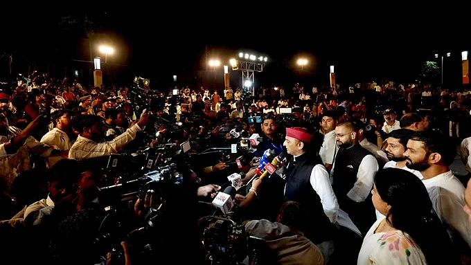 फोटो: @yadavakhilesh