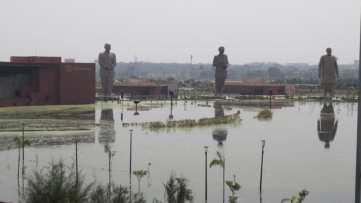 लखनऊ: एक ही बारिश में डूब गया ‘राष्ट्र प्रेरणा स्थल’, रिवर फ्रंट भी पानी-पानी, फ्लडप्लेन की बाड़बंदी पर उठे सवाल 