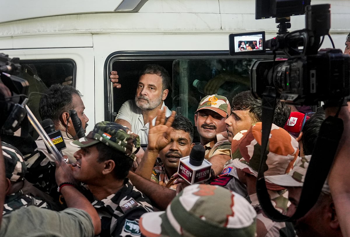 बड़ी खबर LIVE: बाराखंभा रोड थाने से रिहा हुए राहुल गांधी, चुनाव आयुक्त के इस्तीफे की मांग पर अड़े