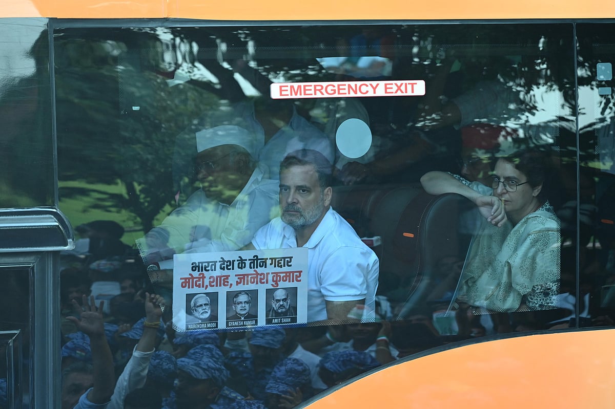बड़ी खबर LIVE: खड़गे का तीखा वार, शांतिपूर्ण प्रोटेस्ट का तीसरा दिन, मोदी सरकार बंद करे 'वोट चोरी', लड़ाई रहेगी जारी