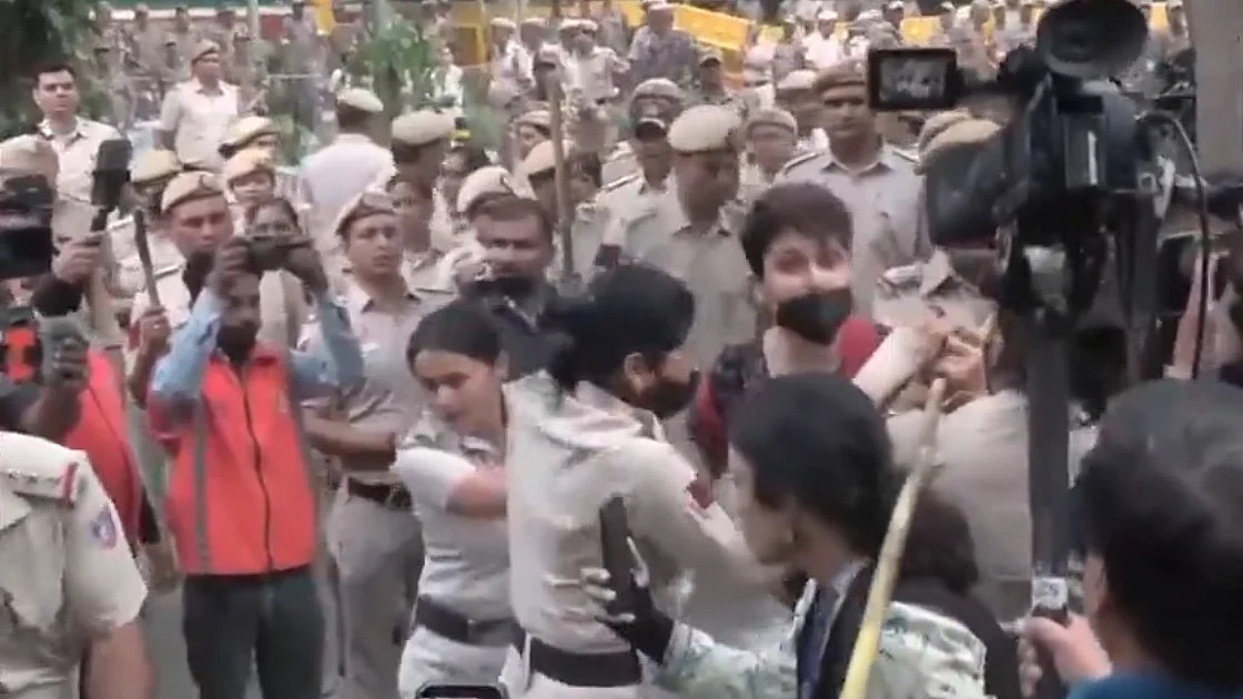 जंतर-मंतर पर दिल्ली पुलिस ने कुछ प्रदर्शनकारियों को हिरासत में लिया