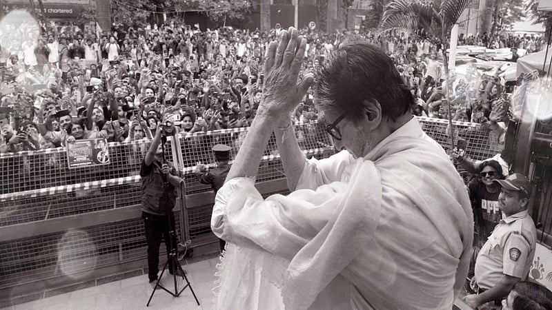 अमिताभ बच्चन ने जलसा गेट पर इंतजार कर रहे ईएफ फैमिली से मांगी माफी, कहा- जल्द मिलेंगे