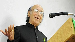 यादों में निदा फाजली: अधूरे इश्क ने उठवाई कलम, इंसानी दर्द को अल्फाज देकर बने लाखों दिलों की आवाज