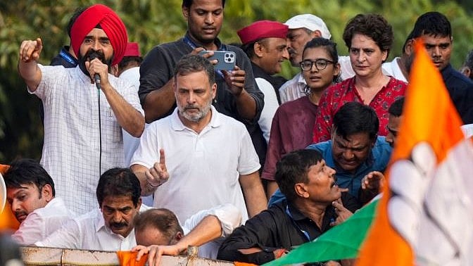 लोकतंत्र बचाने के लिए फिर सड़क पर उतरा विपक्ष, सुप्रीम कोर्ट तक मार्च, देखें तस्वीरें