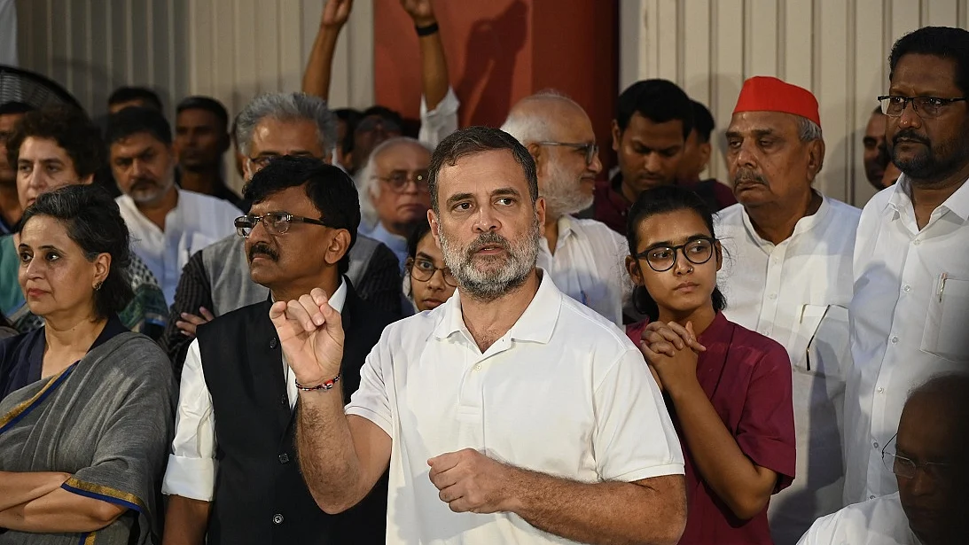 वोट चोरी के खिलाफ विपक्ष एकजुट, लोकतंत्र की बहाली के लिए जारी रहेगा संघर्ष, दोषियों को मिलेगी सजा (फोटोः विपिन)