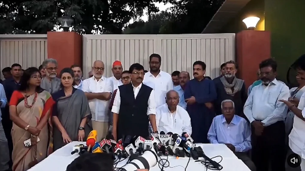 मोदी-शाह ने पिछले 12 साल से देश को डरा-धमका कर रखा था, लेकिन अब डरने की बारी उनकी हैः संजय राउत