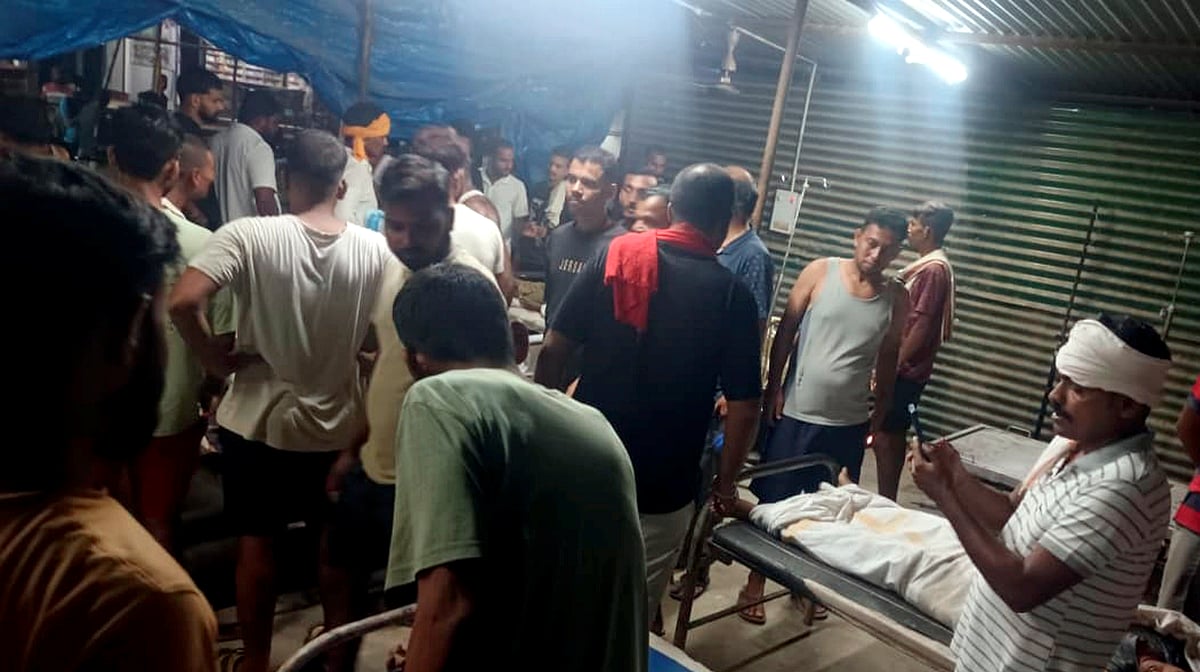 हादसे के बाद अस्पताल पहुंचे पीड़ित परिवार (फोटो - पीटीआई)