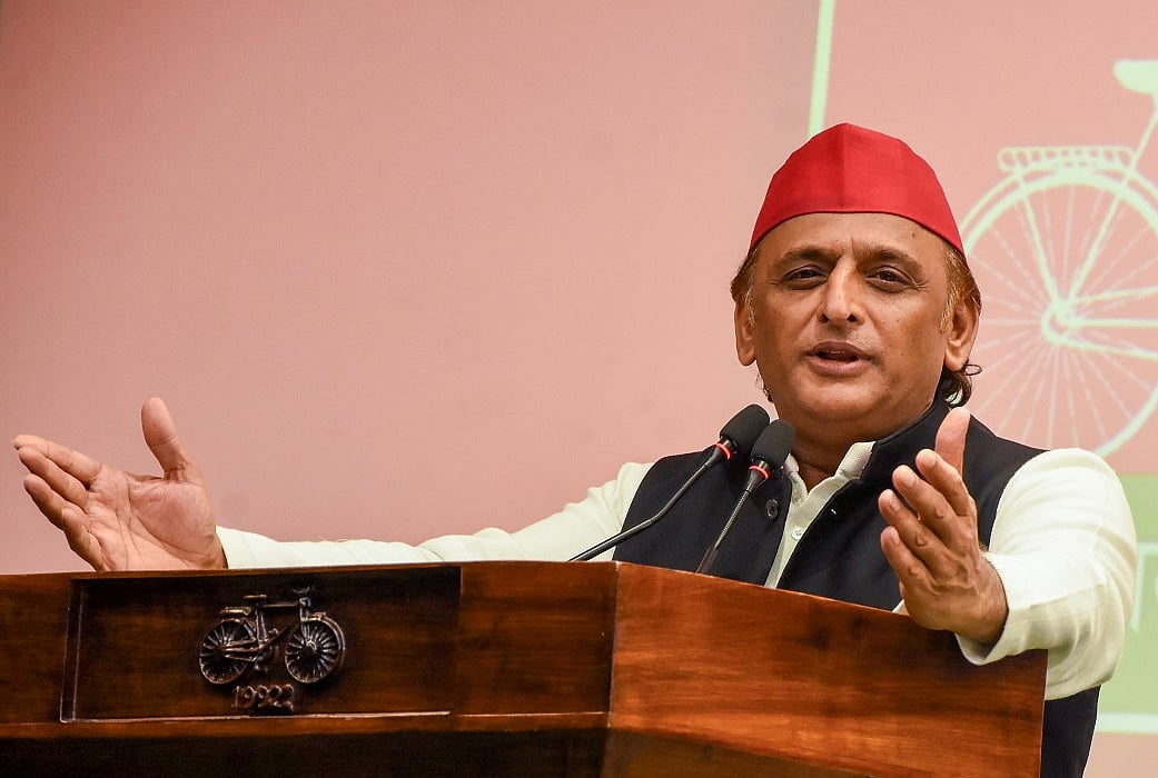 अखिलेश का बागी विधायकों पर तंज, बोले- वर्षों बाद भी सदस्यता की पर्ची से ज्यादा कुछ नहीं मिला