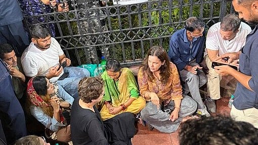 बड़ी खबर LIVE: अंकिता भंडारी के माता-पिता से इंडिया गेट पर मिले राहुल-प्रियंका गांधी, दुष्यंत गौतम की राज्यपाल नियुक्ति का विरोध तेज 