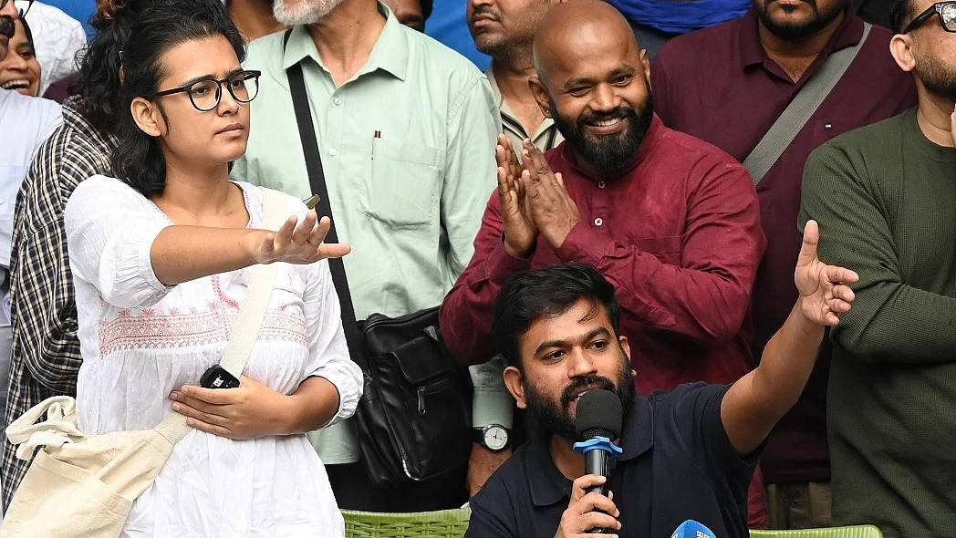 नेहा और दीपके कहां हैं? हिरासत में लिए जाने के बाद से पता नहीं, दिल्ली पुलिस नहीं दे रही जवाब (फोटोः विपिन)