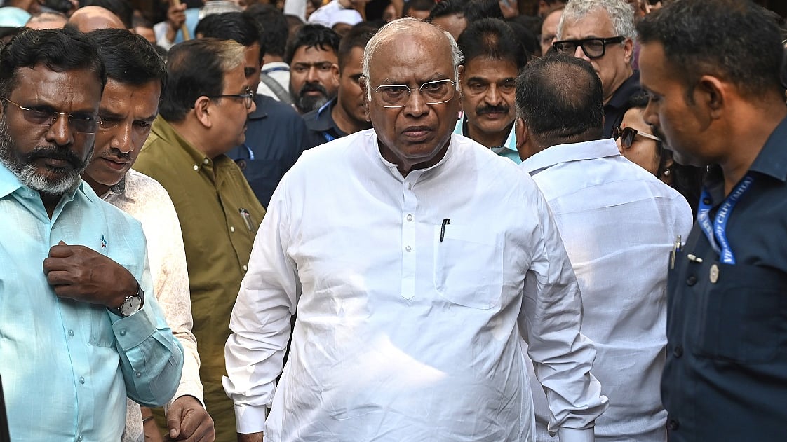 खड़गे ने परिसीमन विधेयक पर पीएम को फिर लिखा पत्र, सर्वदलीय बैठक की मांग, कहा- जबरन पास कराने की कोशिश न करें