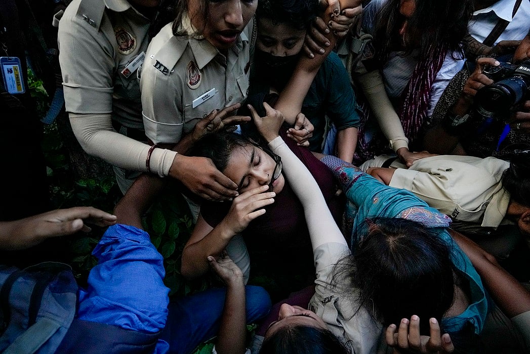 दिल्लीः ‘लहरा दो तिरंगा’ प्रदर्शन पर पुलिस का पहरा, शामिल होने जा रहे दीपके और नेहा समेत कई हिरासत में लिए गए