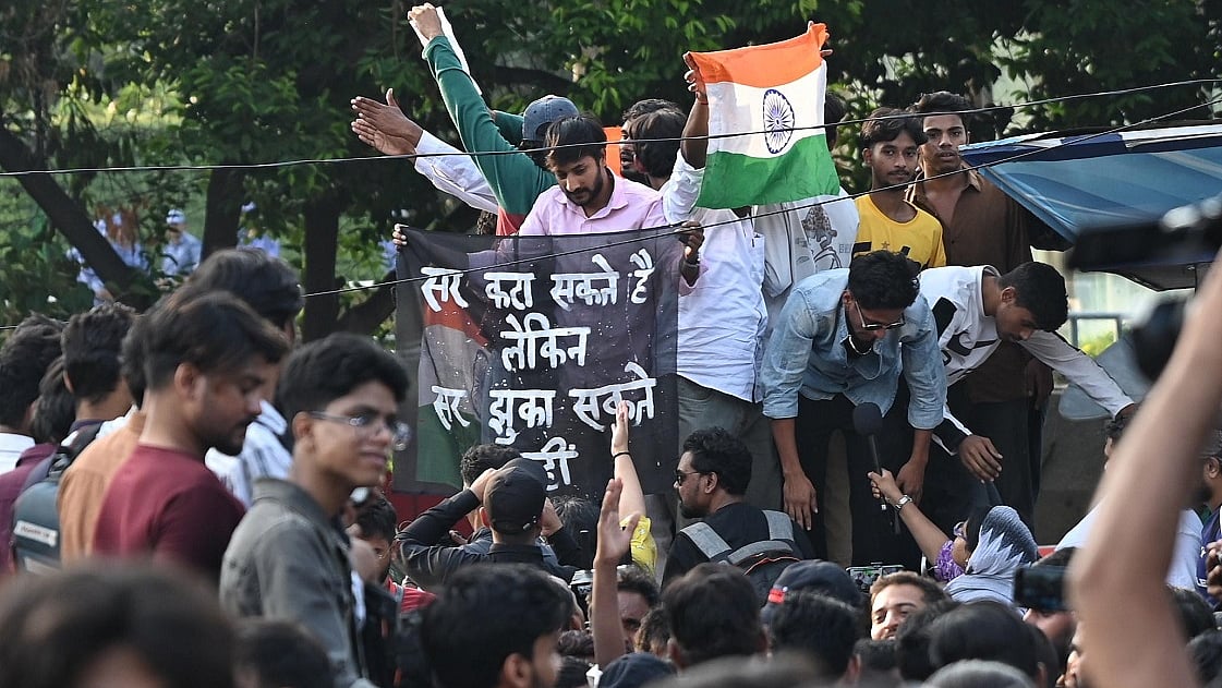 भारत की जनता को स्वाभाविक तौर पर गुलामी पसंद, इसीलिए सत्ता के हाथों लगातार कुचले जाने के बाद भी खामोश