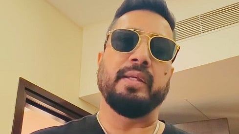 दलेर मेहंदी के सपोर्ट में उतरे मीका सिंह