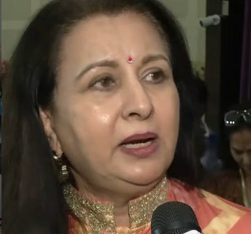 सिनेजीवन: पद्मिनी कोल्हापुरे-पूनम ढिल्लों ने चोरी के आरोपों पर दिया जवाब और सना सईद ने 28 साल बाद पहनी पुरानी टी-शर्ट
