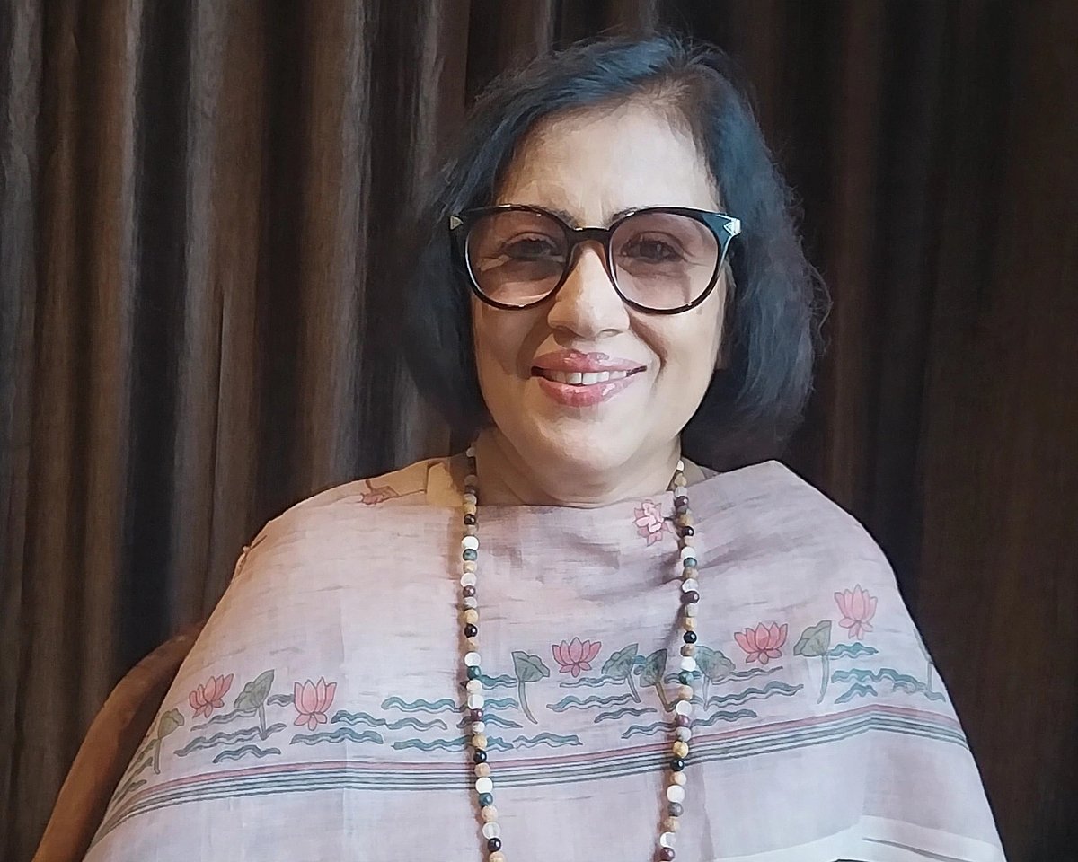 सिनेजीवन: करण जौहर को है हमसफर की तलाश और दलेर मेहंदी के समर्थन में उतरीं सिंगर मधु श्री 